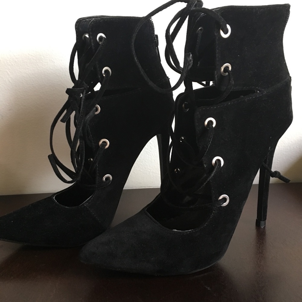 Ankle Black Suede Pumps